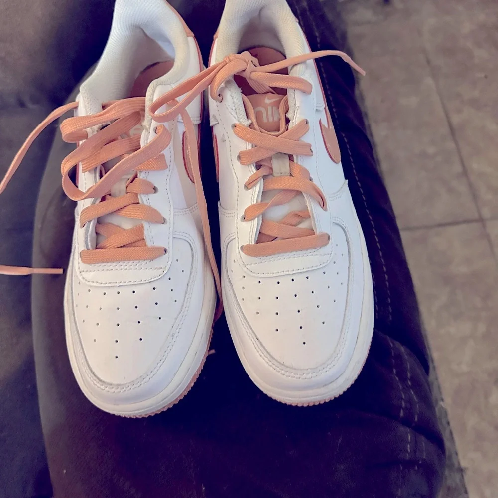 Dunks - Picture 1 of 2